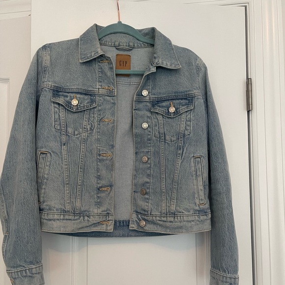 GAP Jackets & Blazers - GAP women’s iconic denim jean jacket in light blue size XS EUC